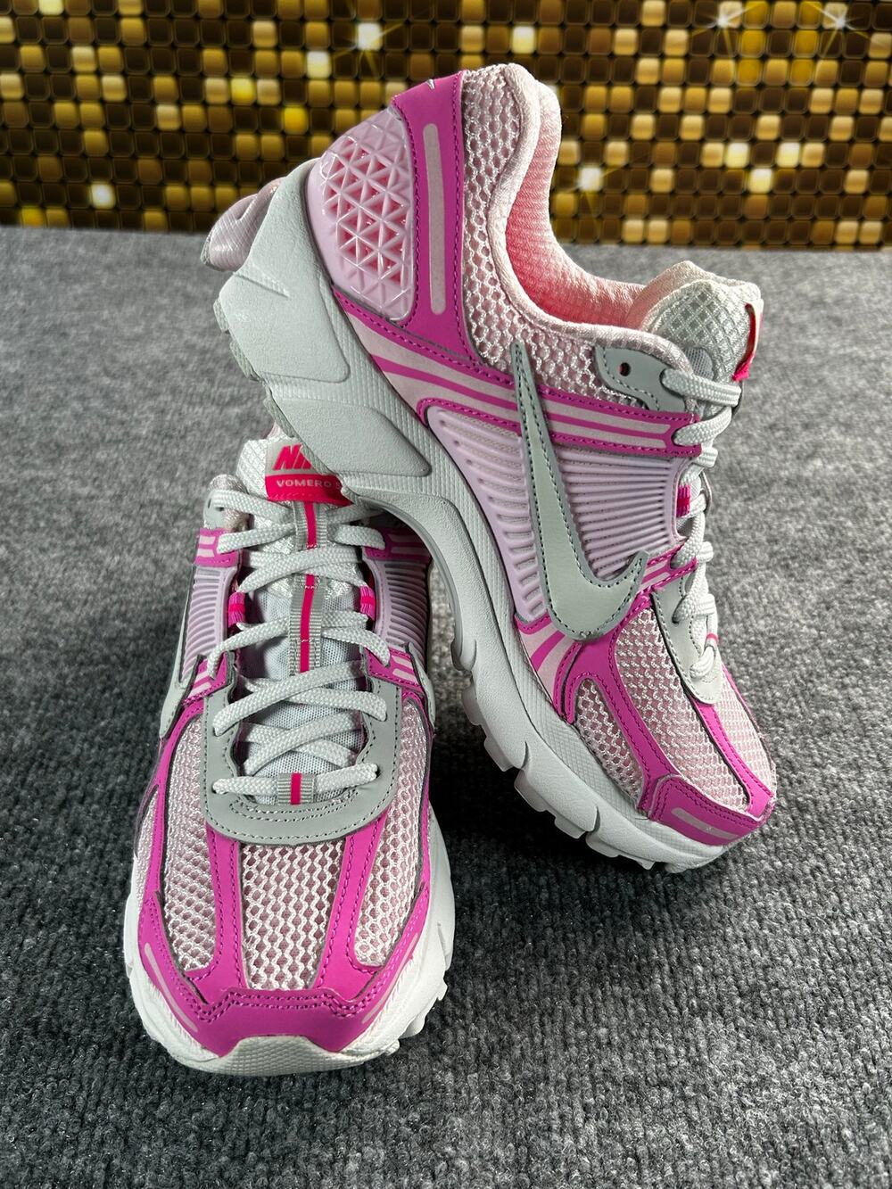 Nike Vomero 18 Women's Running Shoes Pink White Gray Size 8.5 New No Box